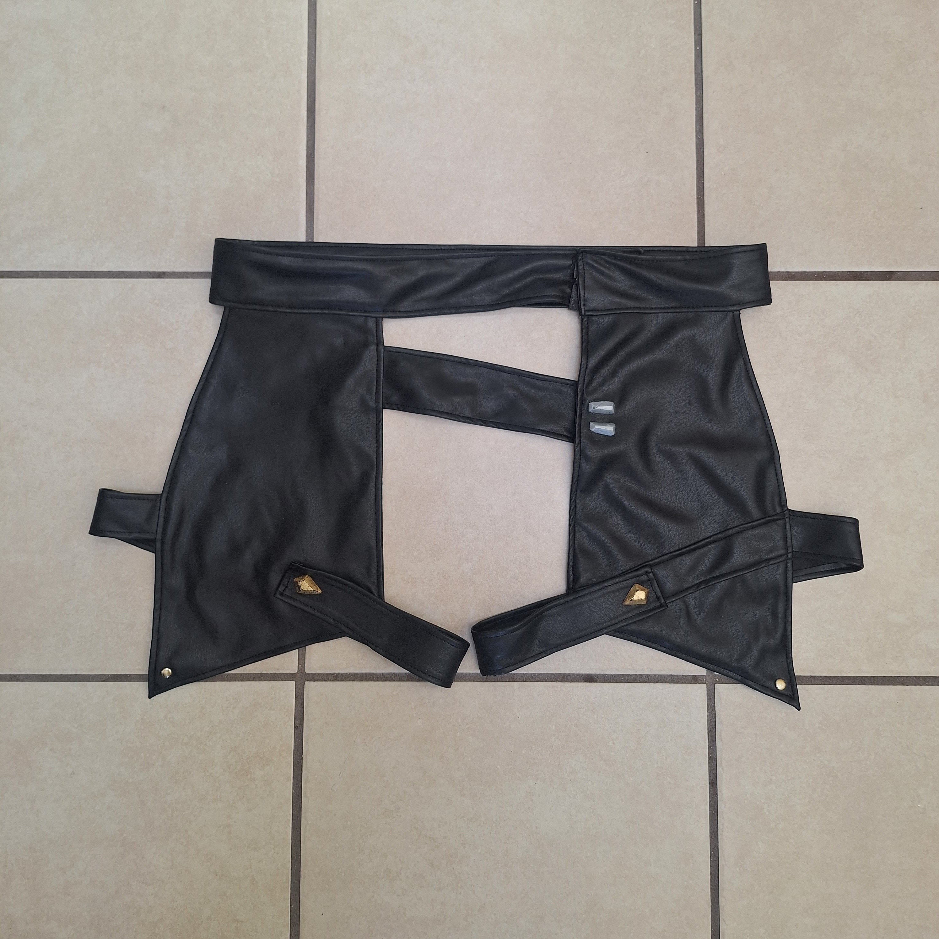 Black hip belt flat lay